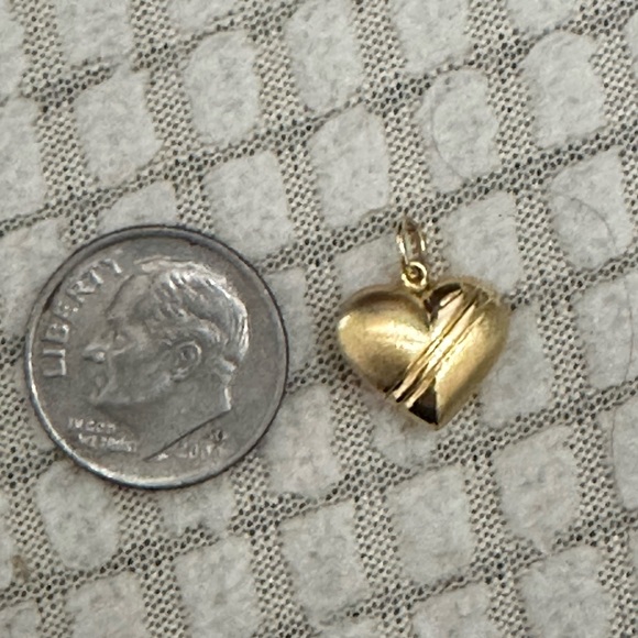 Gold Heart Pendant Charm - Picture 3 of 3